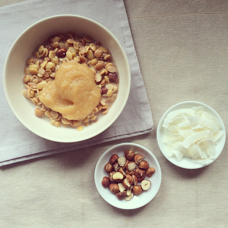 Porridge de chou-fleur aux raisins secs & aux noix