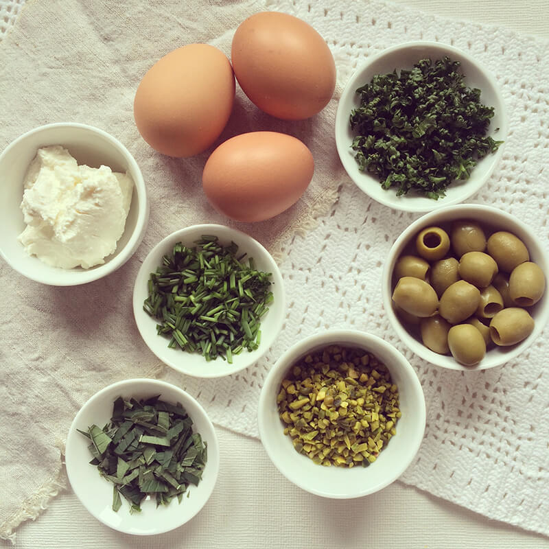 Omelette soufflée olives, pistaches & ricotta