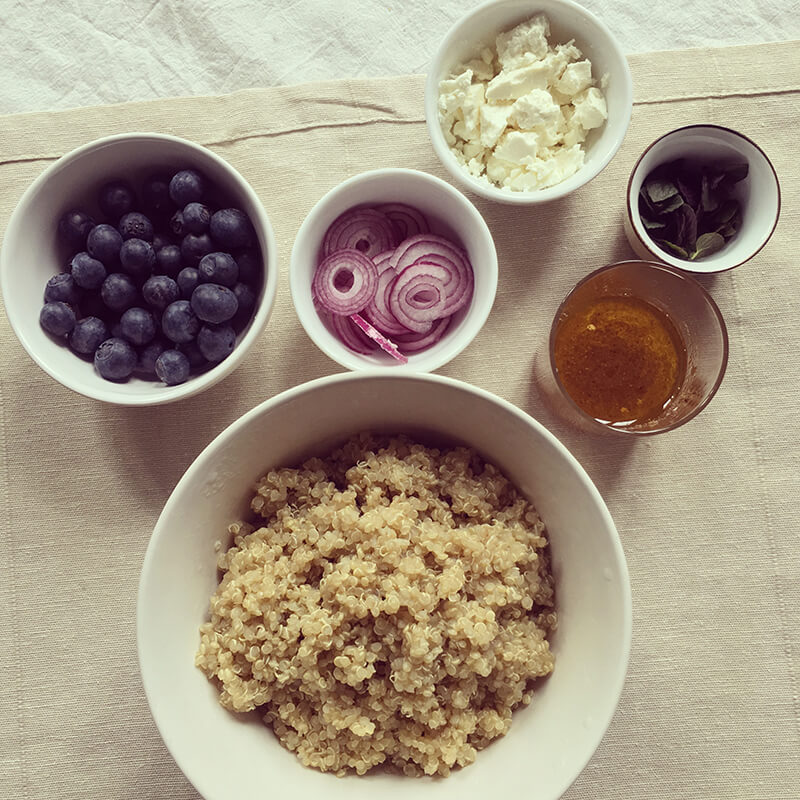 Salade de quinoa avec myrtilles, feta & menthe Salade de quinoa avec myrtilles, feta & menthe