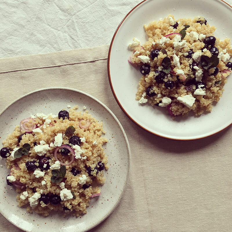 Salade de quinoa avec myrtilles, feta & menthe Salade de quinoa avec myrtilles, feta & menthe