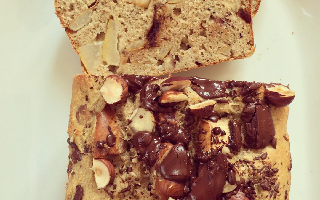 Cake aux poires, noisettes & pépites de chocolat