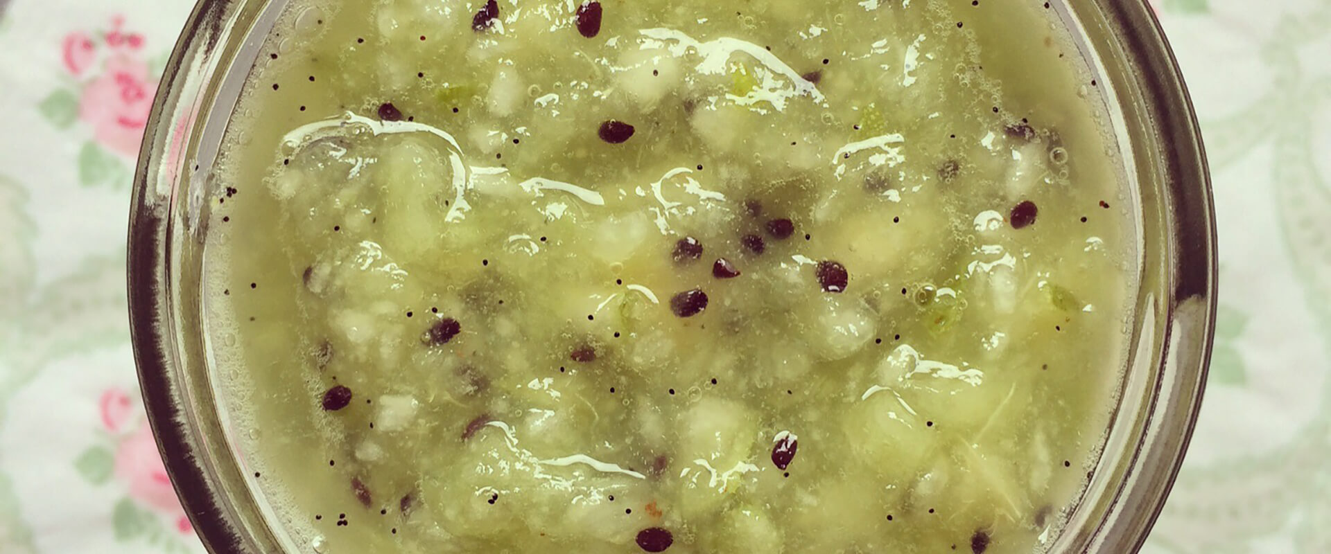 Compote kiwi & vanille sans cuisson Bowl and Spoon