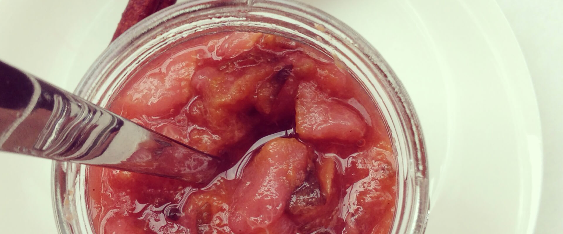 Compote poire & prune à la cannelle Bowl and Spoon