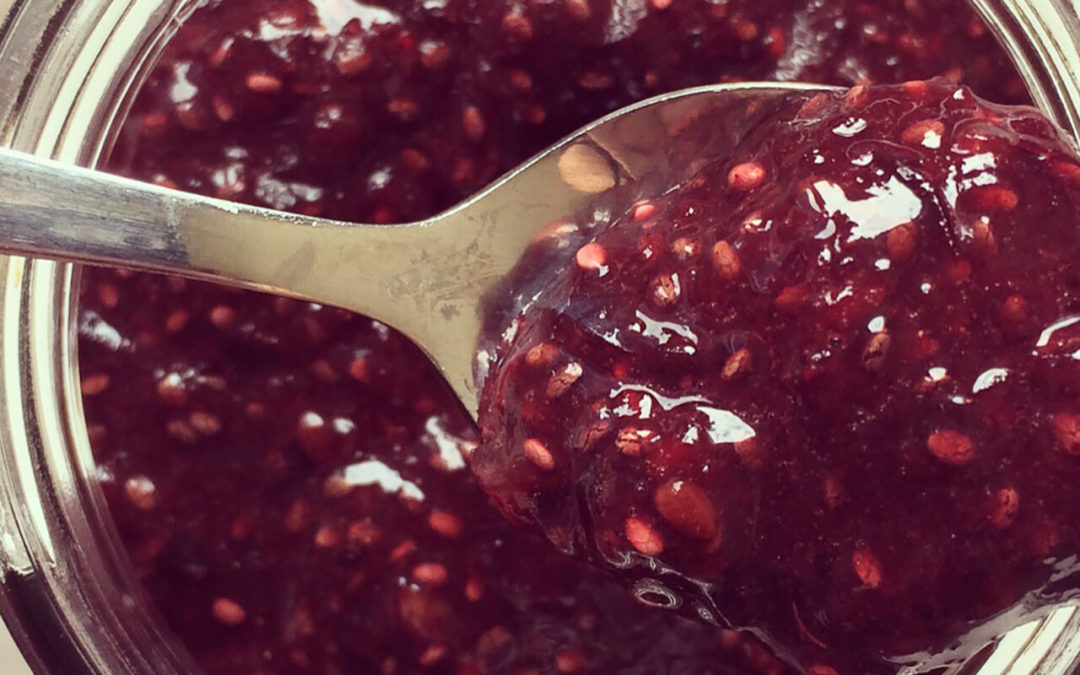 Confiture crue prunes & mûres aux graines de chia