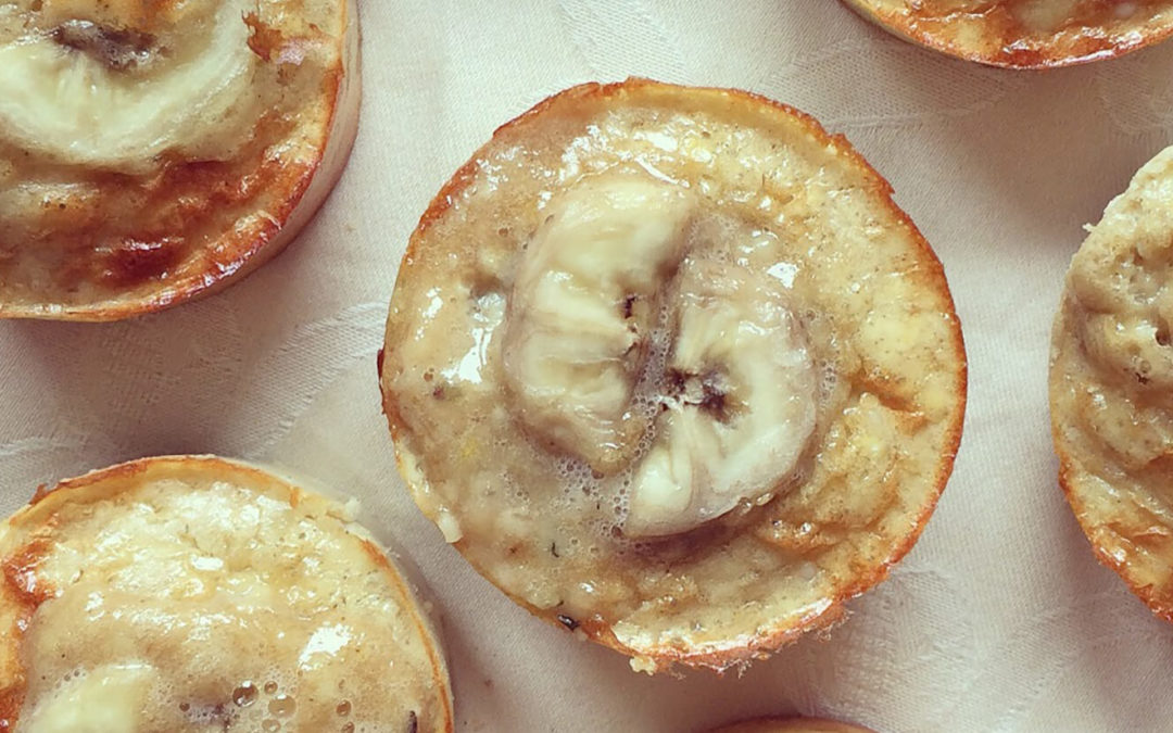 Muffins protéinés banane & beurre de cacahuètes