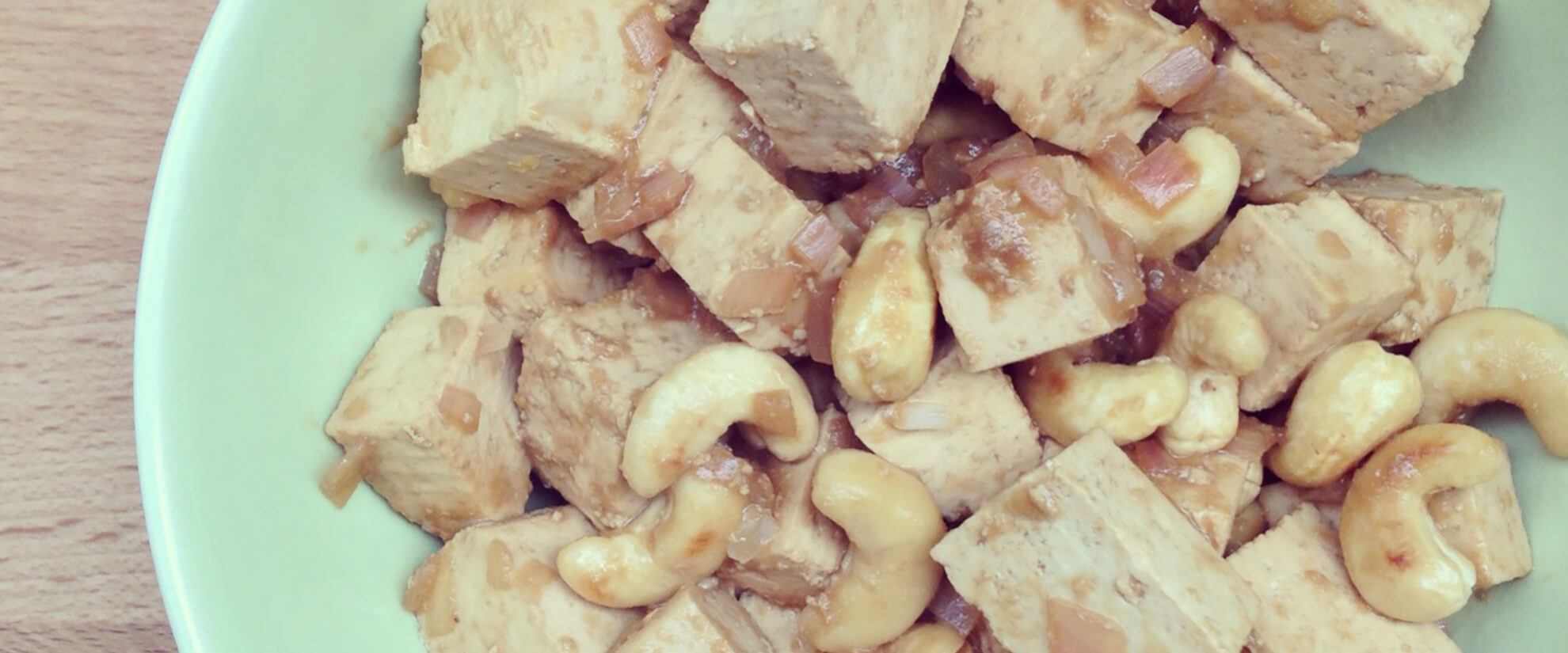 Tofu aux noix de cajou & gingembre Bowl and Spoon